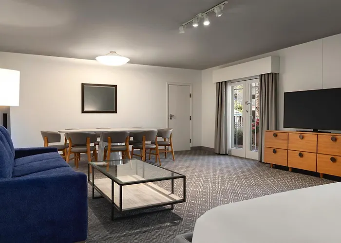 Hilton & 4*